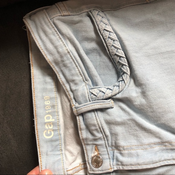 Gap 1969 Flare Crop Jeans. - Picture 2 of 6